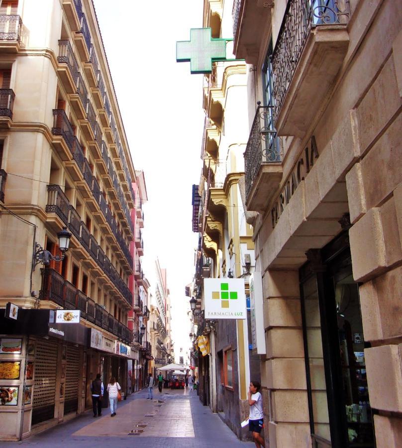 Apartamento céntrico en calle Mayor Alicante Esterno foto